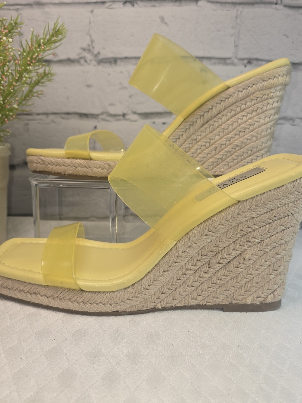 TEVEN NEW YORK MALAYA SANDALS Y2K YELLOW ESPRADILE WEDGE LUCITE STRAPS 8.5 - Picture 4 of 10